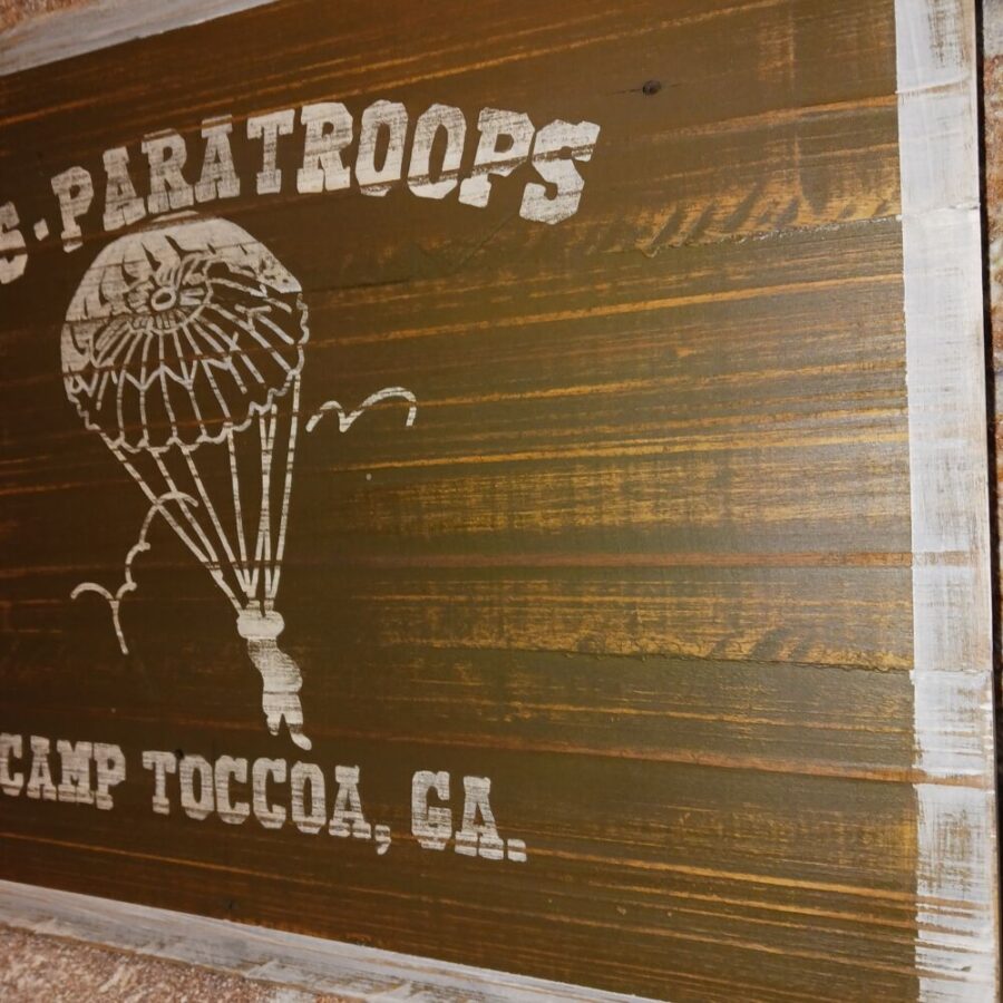 Panneau bois "CAMP TOCCOA" – Image 3